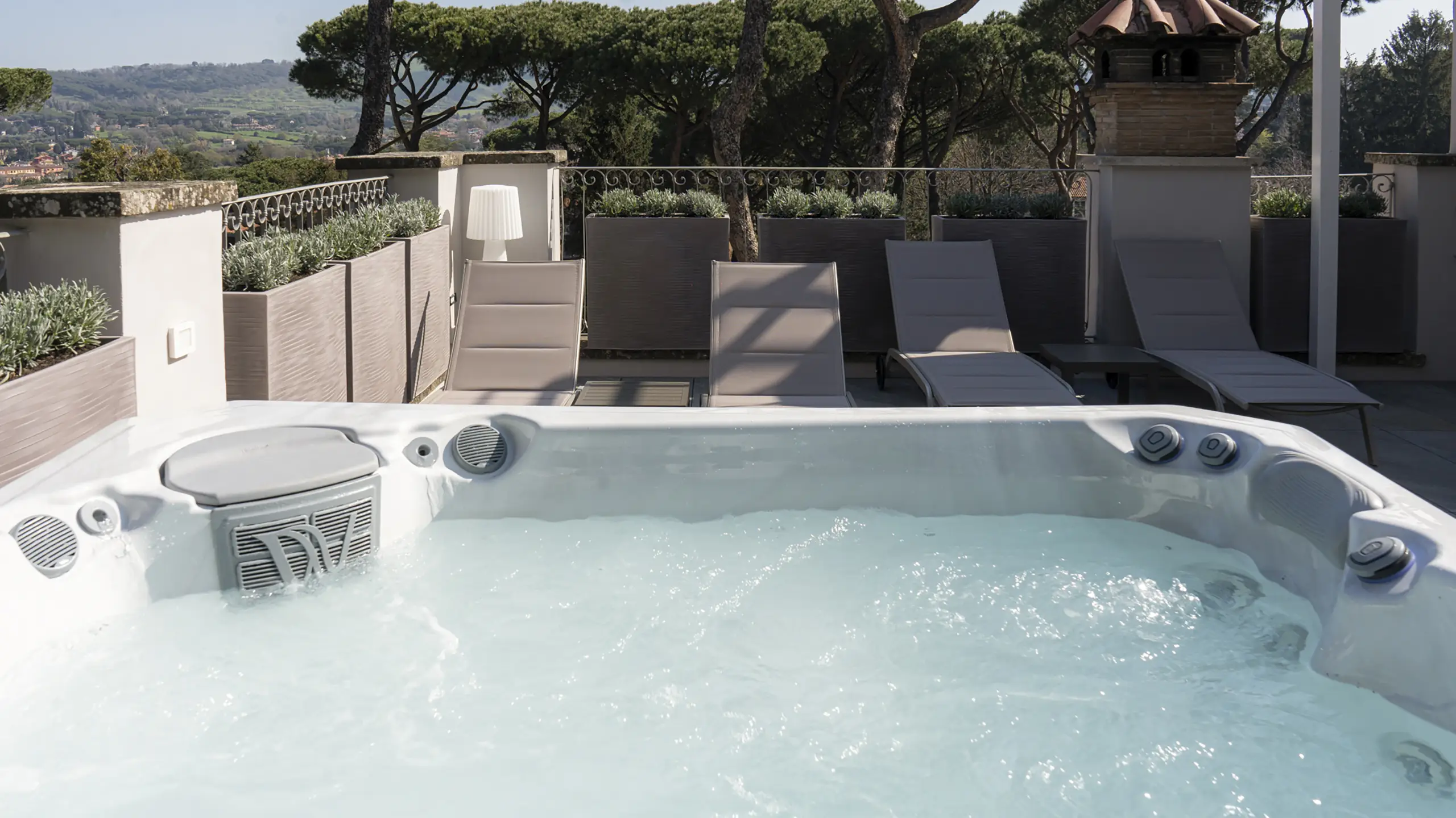 Hotel-Castelli-Romani-Luxury-Guest-House-Villa-Madre-Grottaferrata-Rome-whirpool-terrace-DSC03303