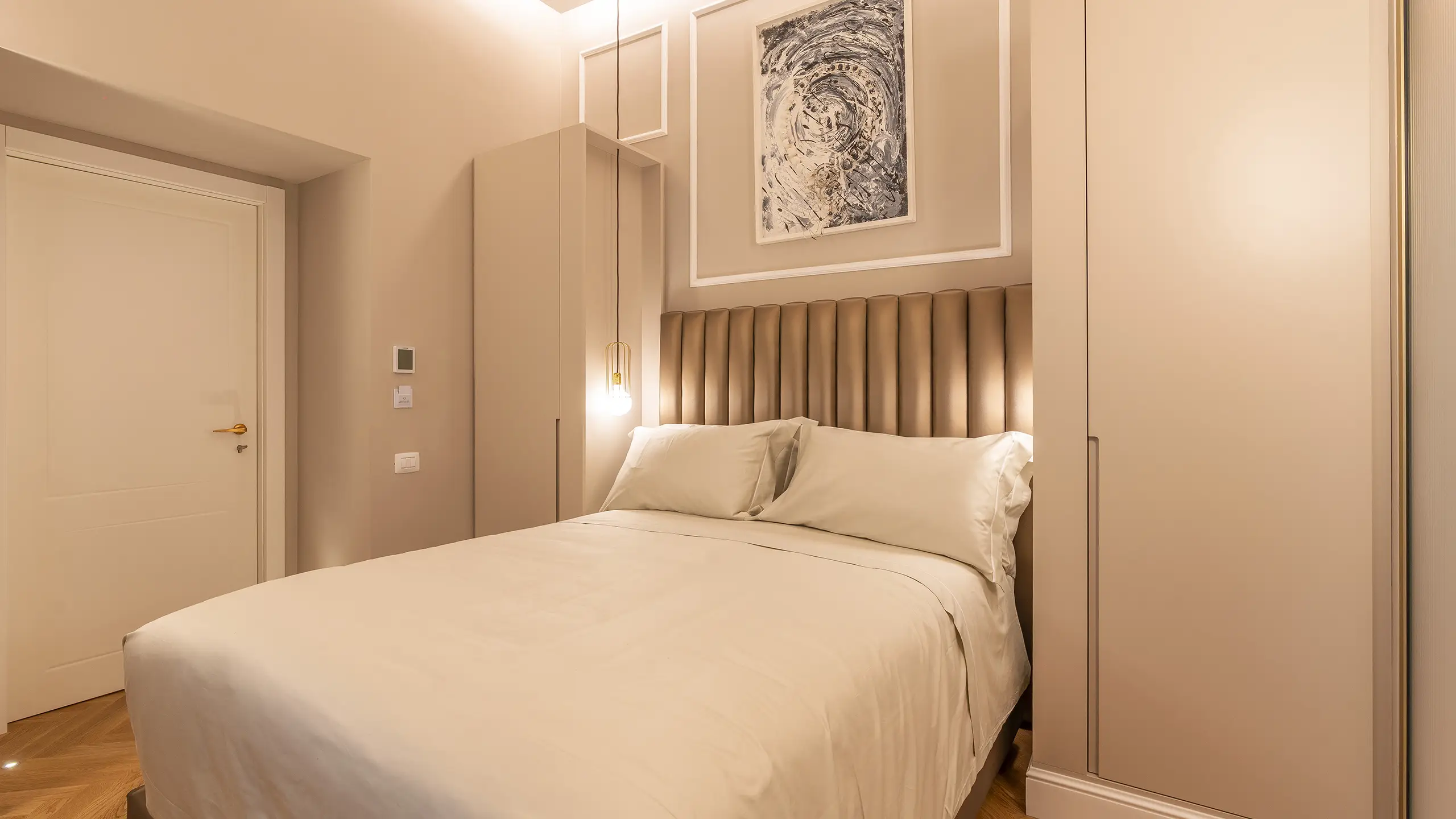 Hotel-a-Grottaferrata-Luxury-Guest-House-Villa-Madre-Roma-Ambra-Junior-Suite-letto-DSC05553
